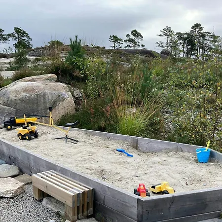 Vakantiehuis Modern With Panoramic Views Near Gautefall *