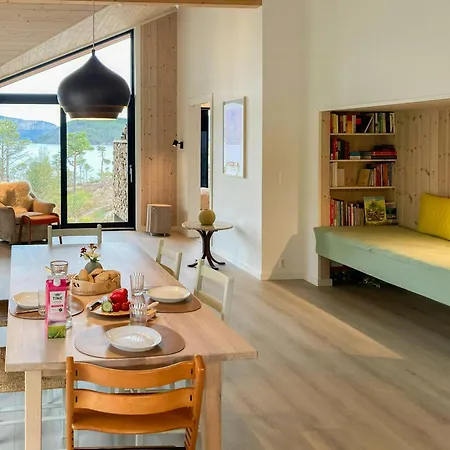 Modern With Panoramic Views Near Gautefall Feriehus