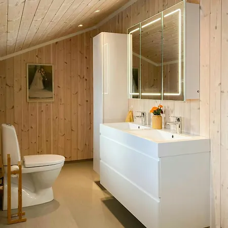 Modern With Panoramic Views Near Gautefall