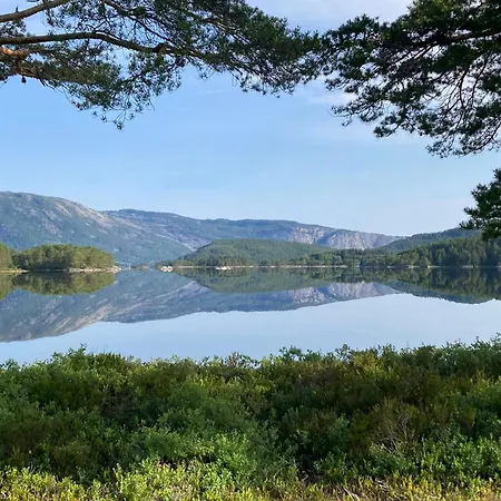 Modern With Panoramic Views Near Gautefall Vakantiehuis *